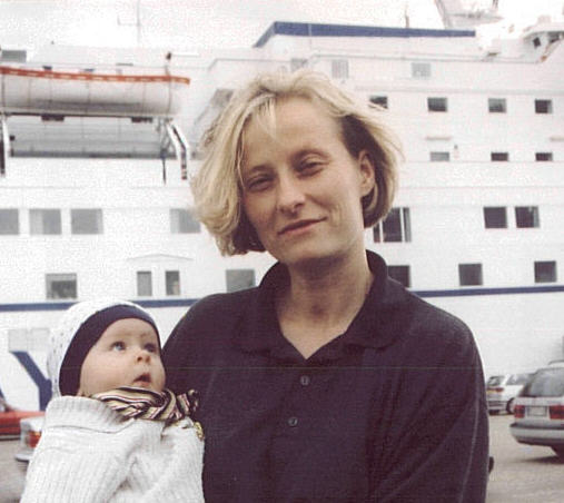 Annabelle in Scotland 082000 #03